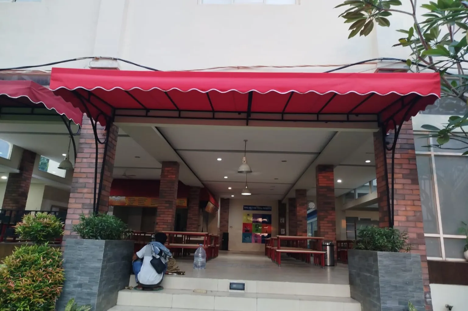 Kanopi Kain Cafe and Resto