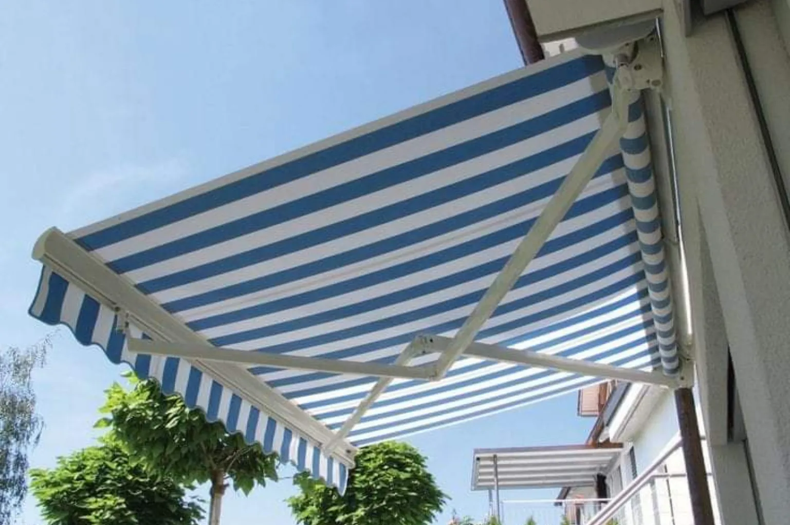 Jasa Awning Gulung Jakarta Barat Profesional